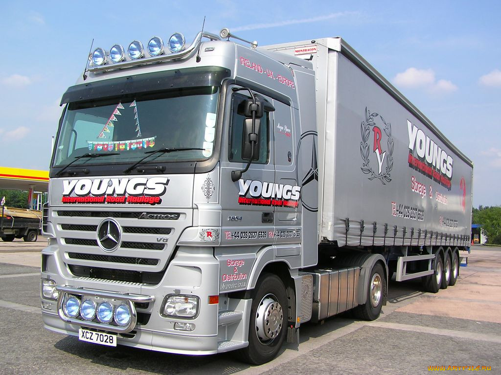 , mercedes, trucks
